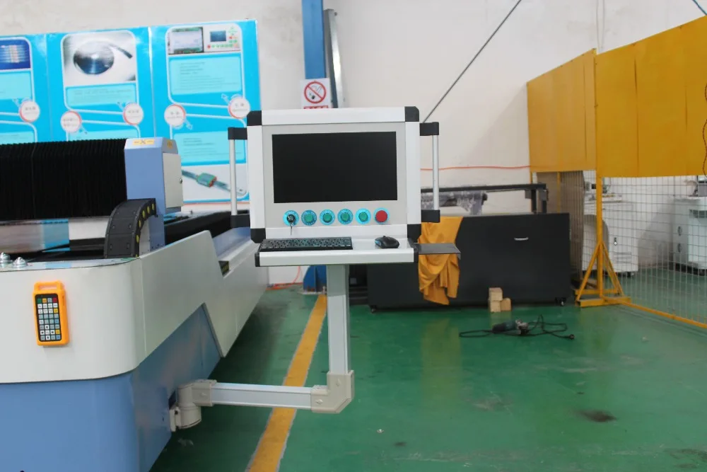 CNC металлические пластины 500 Вт 750 1000 волоконно лазерная машина для резки с