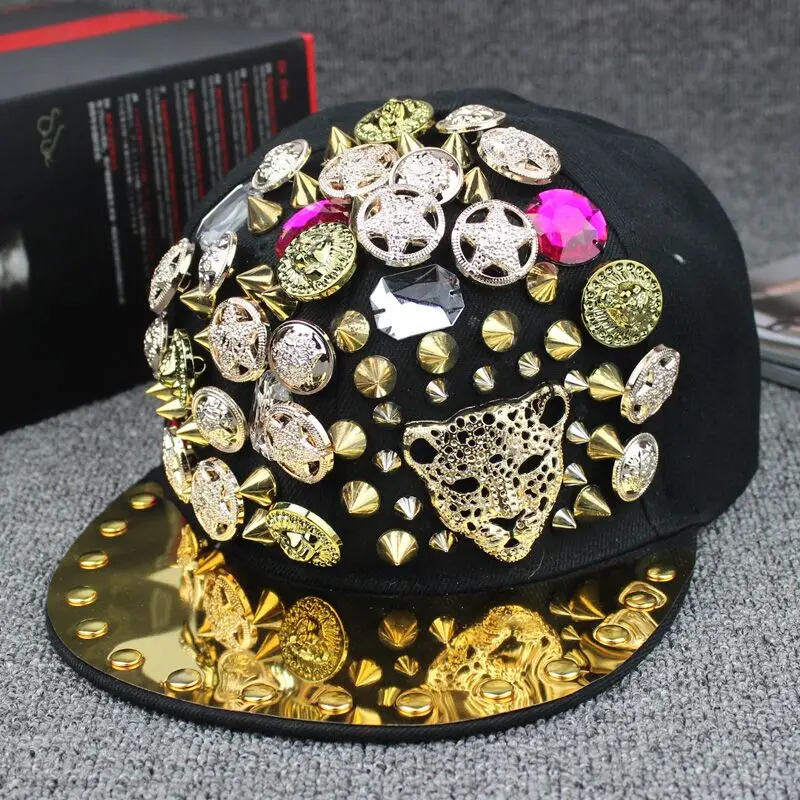 Шипами заклепки ногтей ручной работы змеиной кожи роскошные брендовые Snapback для женщин мужчин белый черный новинка бейсболка Шляпы