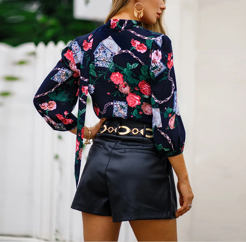 Женская хлопковая блузка с принтом разноцветная v-образным вырезом длинным