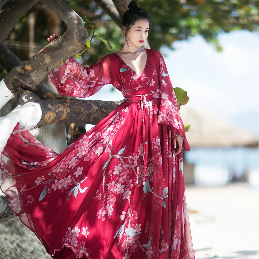 Женское винтажное платье с поясом красное длинным рукавом и цветочным принтом