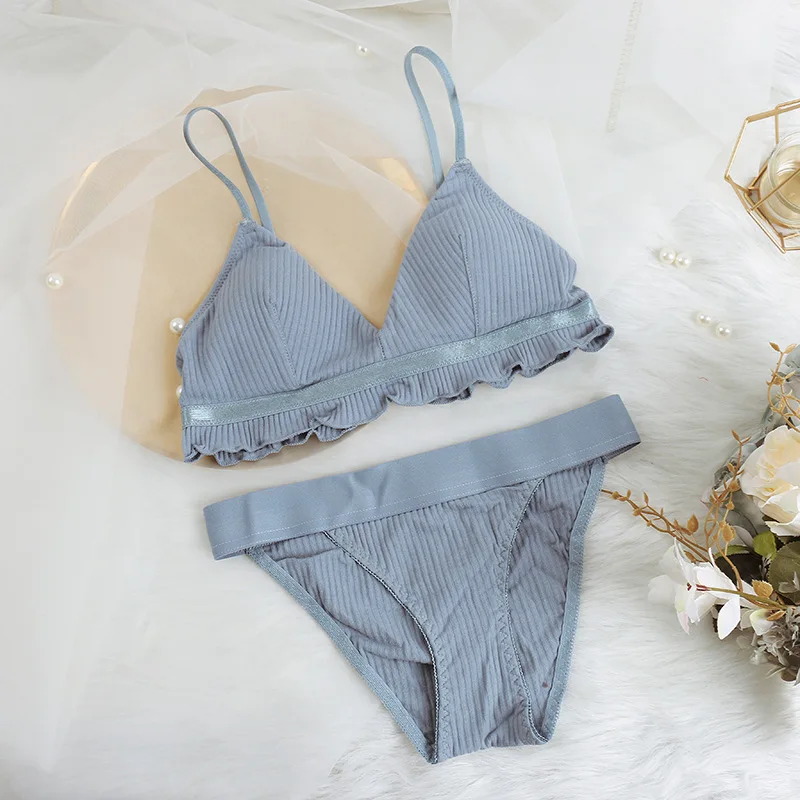 Пуш-ап Беспроводной бюстгальтер пикантные удобные Bralette комплект хлопок нижнее белье с подкладками костюмы оборками снизу, Трусики-бикини белье с низкой посадкой