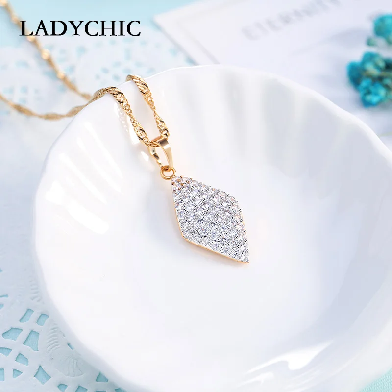 Подвеска LADYCHIC в форме ромба золотого цвета украшенная фианитом для женщин