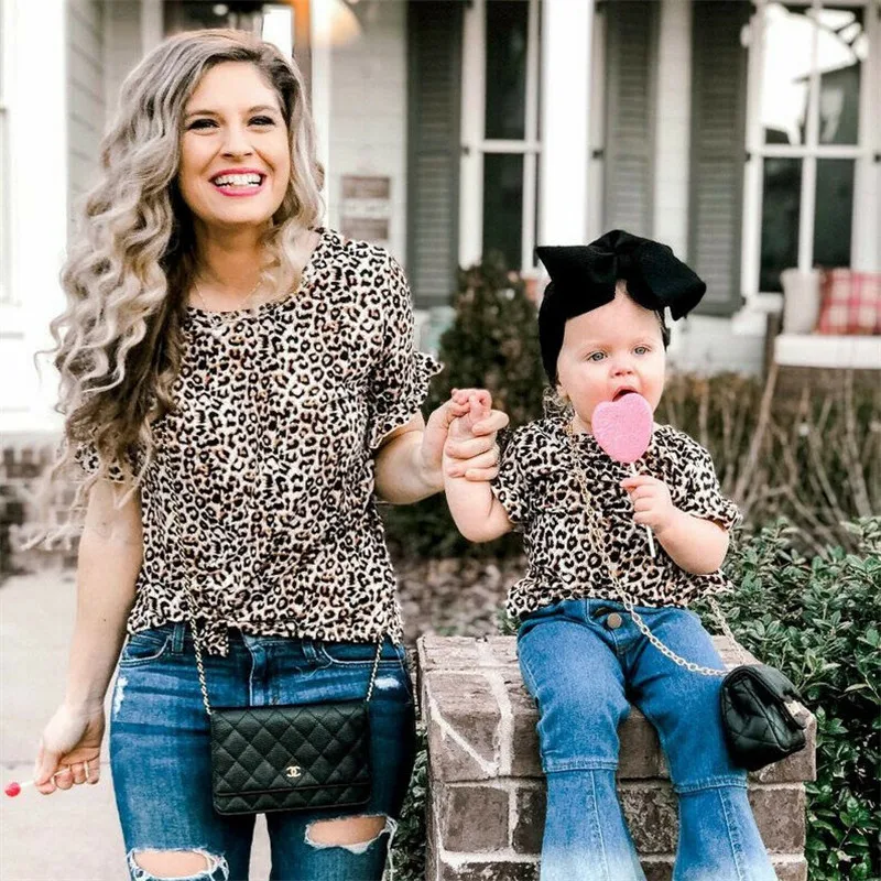 Модная семейная Одинаковая одежда для мамы и дочки модная леопардовая футболка
