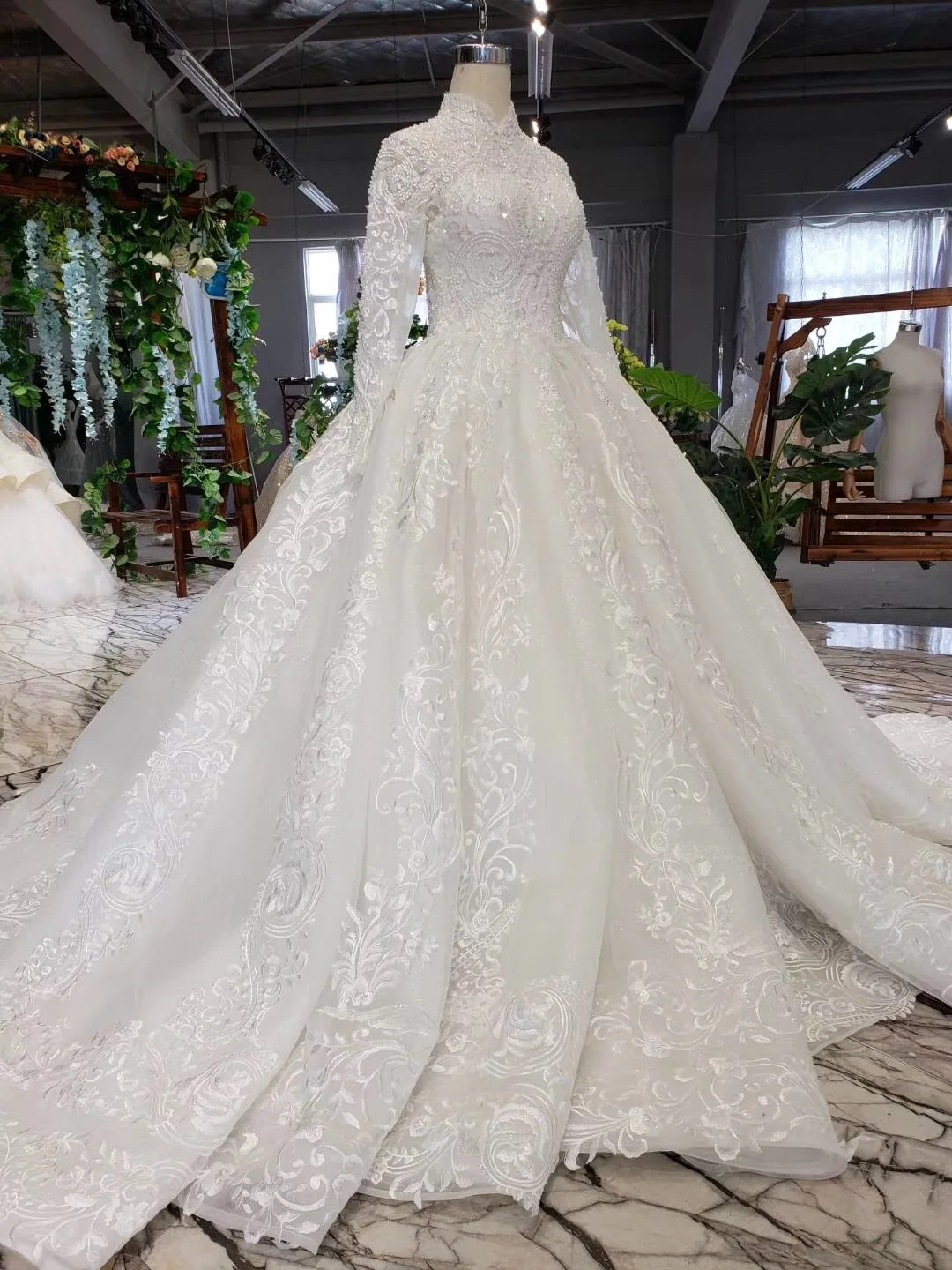 2019 Lace Crystal New Desgin Robe De Mariage Arabic Bridal Gown Islamic Long Sleeve Arab Ball Gown Lace Muslim Wedding Dress