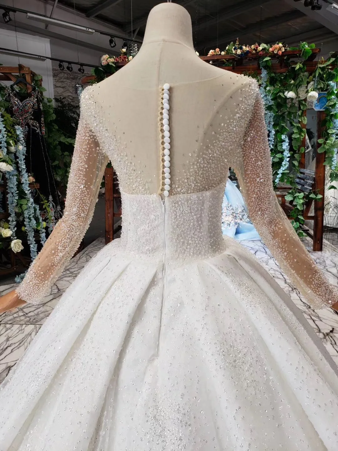 

2019 New Fashion Design Luxury Full Ctystals Top Body Middle East Wedding Dress Long Sleeves Glitters Skirt Arabic Bridal Gowns