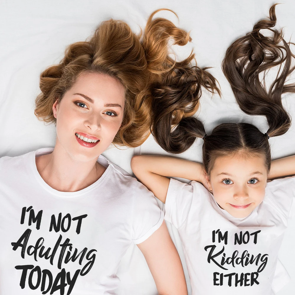 Фото Одинаковый Комплект футболок для мамы и дочки я не взрослый сегодня шучу либо