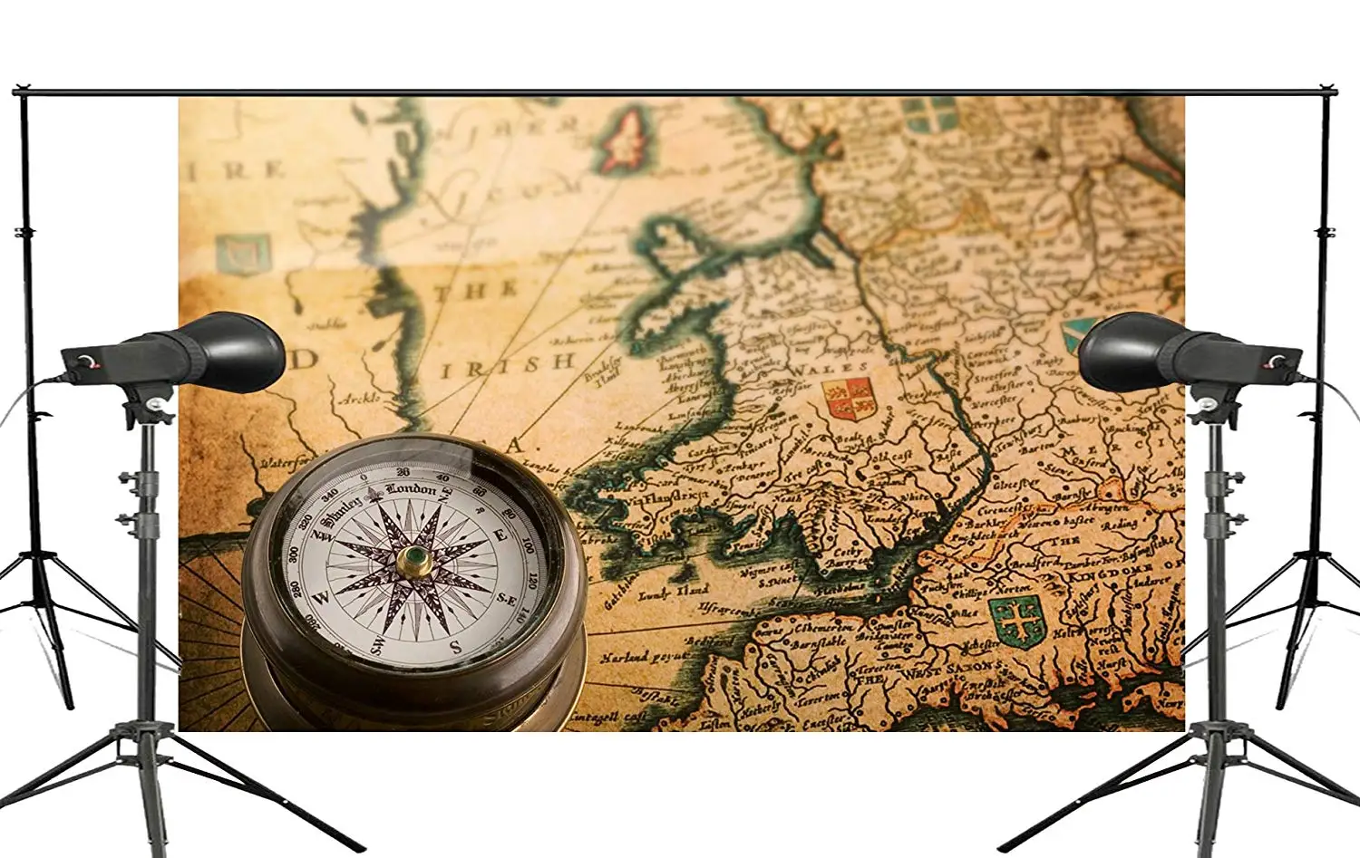 Изысканная желтая бумага ручной работы с детальной картой мира компасом фон