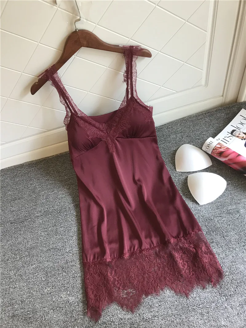 Wine Red Летние женские шелковые ночные рубашки с v-образным вырезом и открытой спиной, платье для сна, атласная Сексуальная кружевная ночная рубашка на бретельках с накладками на груди - Цвет: Wine Red