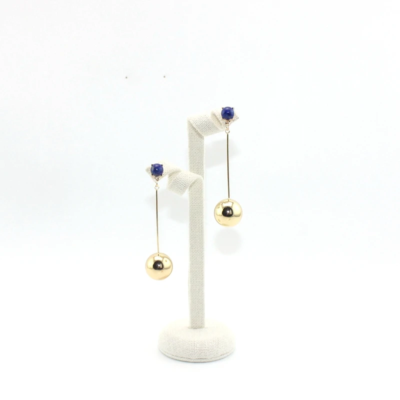 Женские серьги-подвески в сдержанном стиле с длинной медной планкой белого