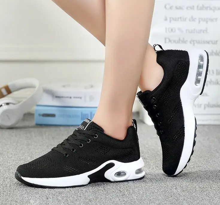 Весна Новинка 2020 года Повседневная дышащая обувь на танкетке из сетчатого