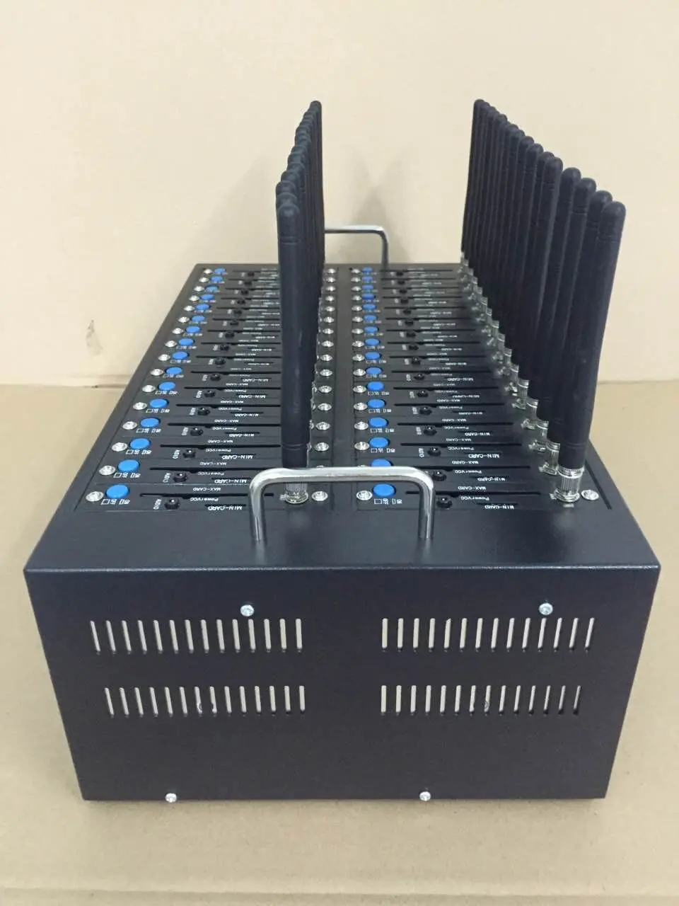 Промышленный GSM/GPRS 32-портовый gsm модем пул для массовой рассылки sms-машины IMEI