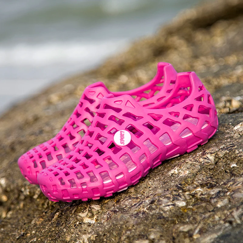 Мужские повседневные сандалии от известного дизайнера черные пляжные шлепанцы