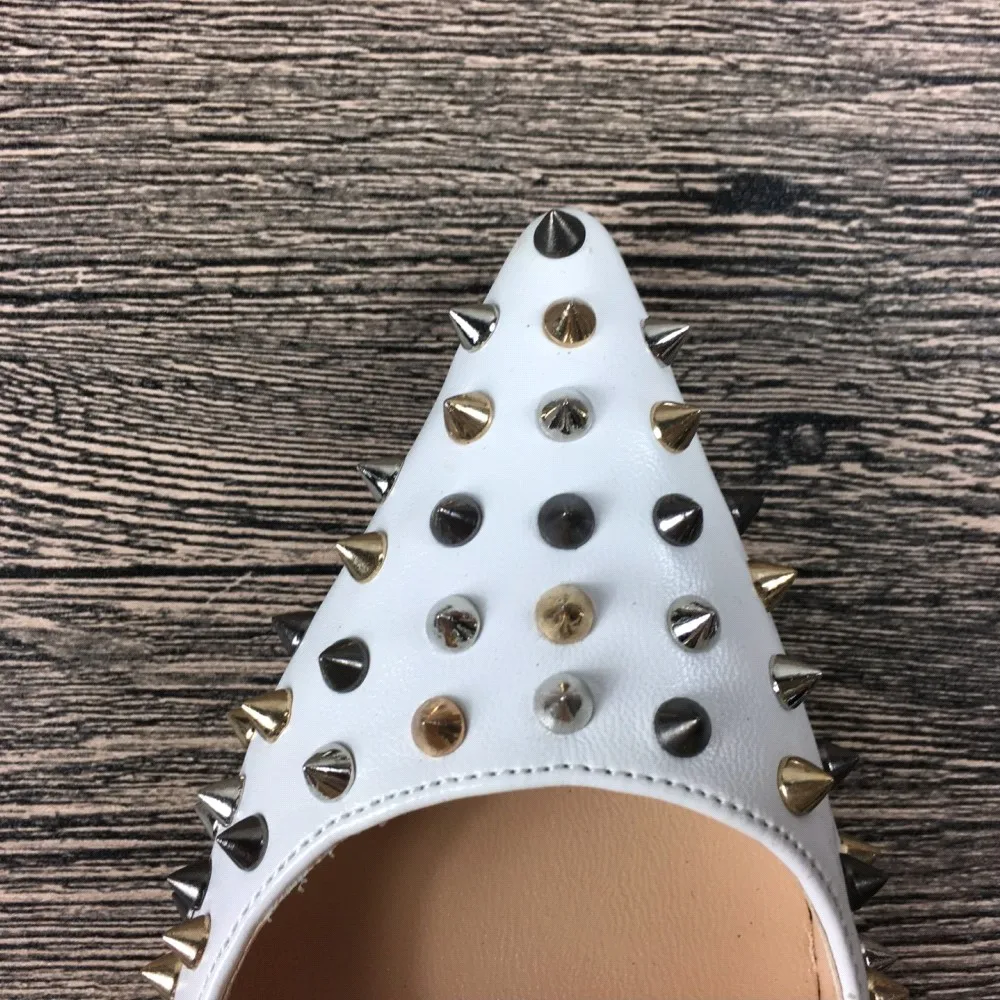 Новые женские туфли на высоком каблуке с заклепками эксклюзивные лакированные