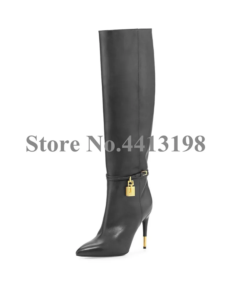 Новые женские сапоги серого цвета с металлическим украшением до колена острым