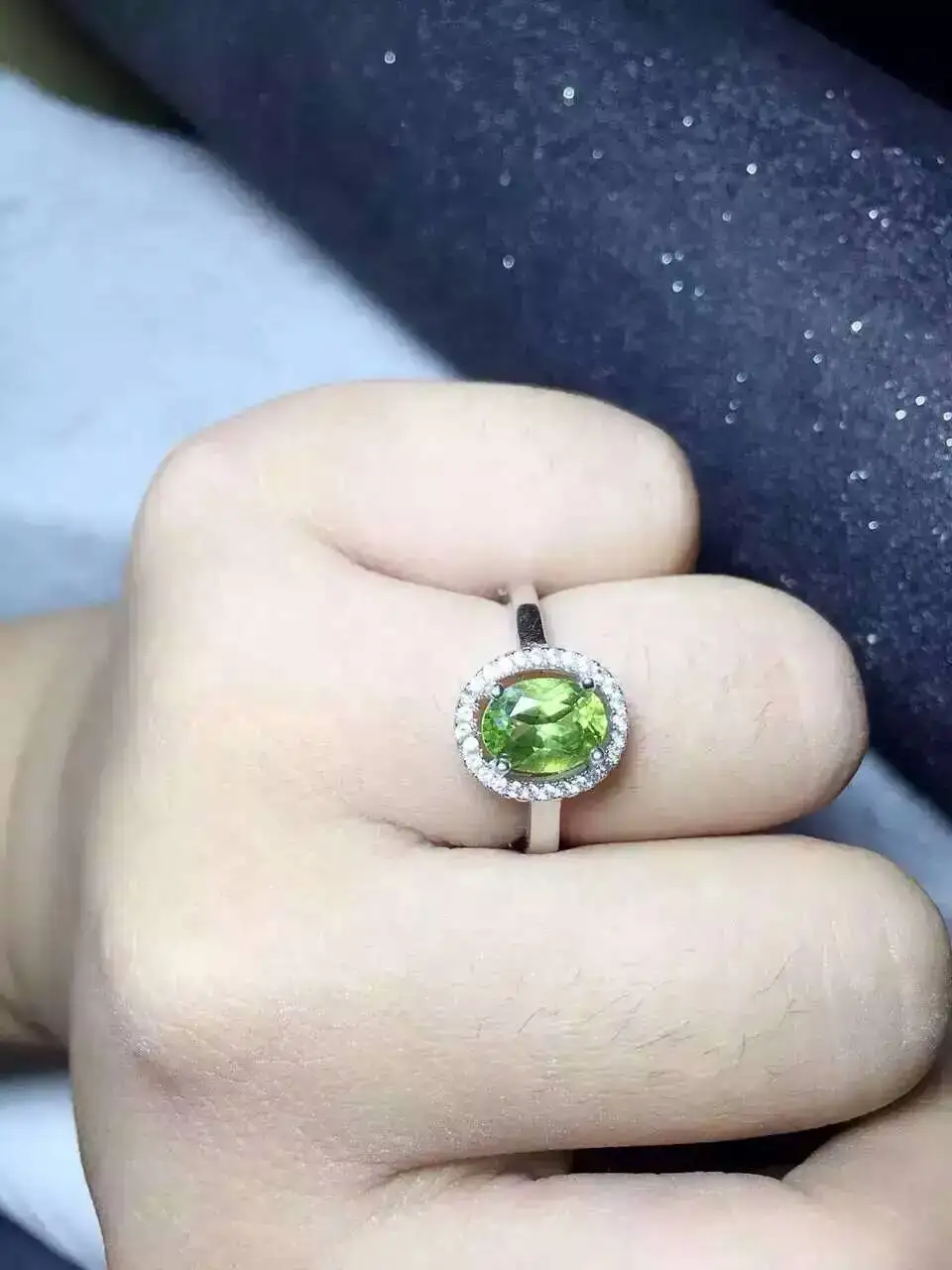 Кольцо женское из серебра 925 пробы с натуральным зеленым оливином | Украшения и