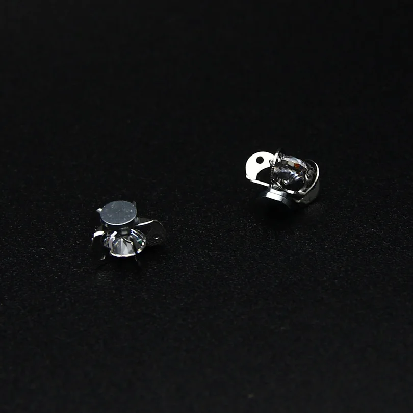 Серьги пусеты ZLDYOU круглые магнитные серьги на магнитах из черного и белого