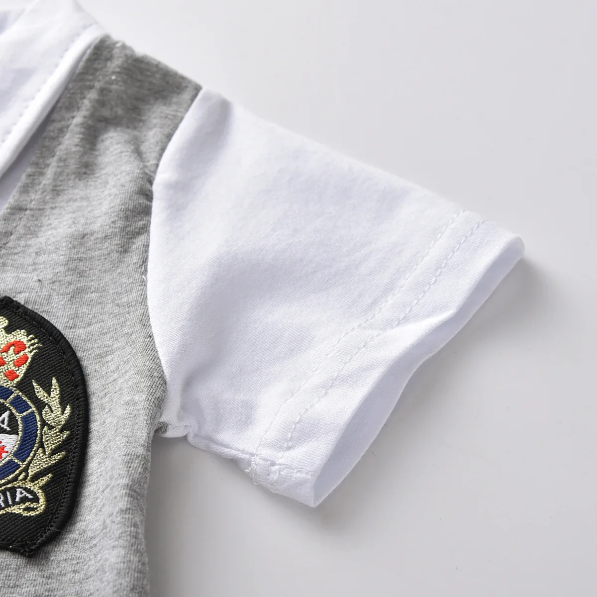 19B040 Children's clothes baby hardy children jumpsuit Crawl boy tie gentleman badge fake two pieces of |