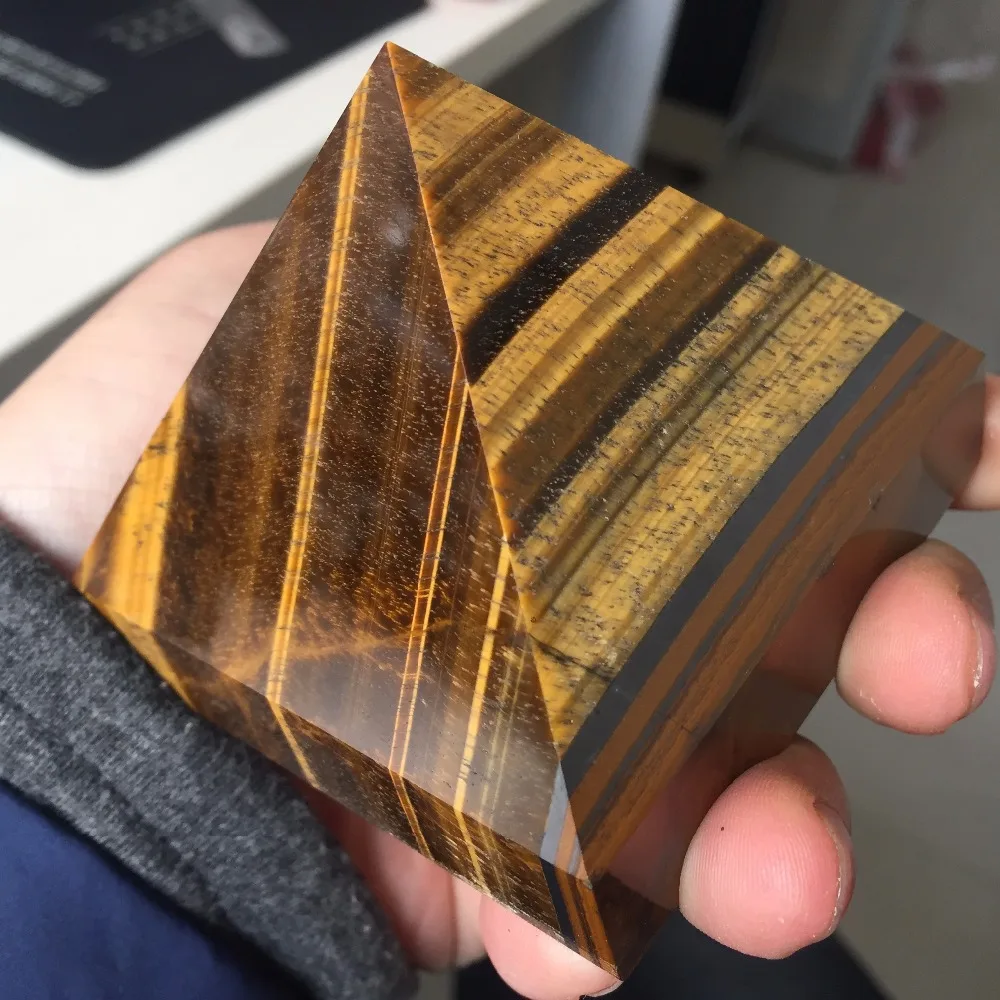 BG0002(70*70*60 мм) натуральный тигровый глаз кристалл пирамида полированный исцеление