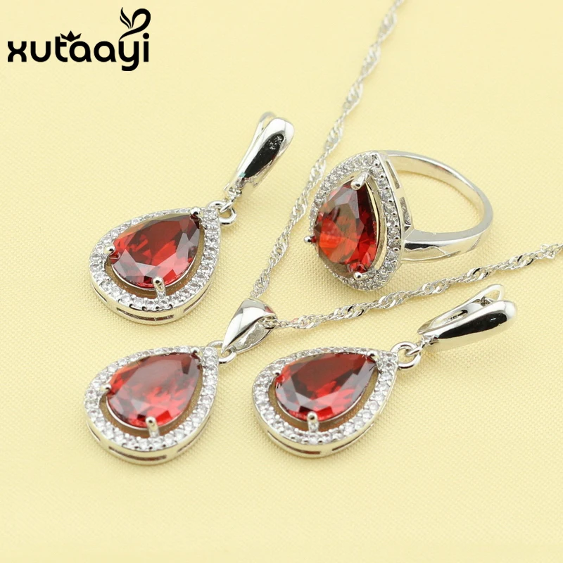 Красивый набор серебряных ювелирных изделий с голубым Цирконом в форме капли