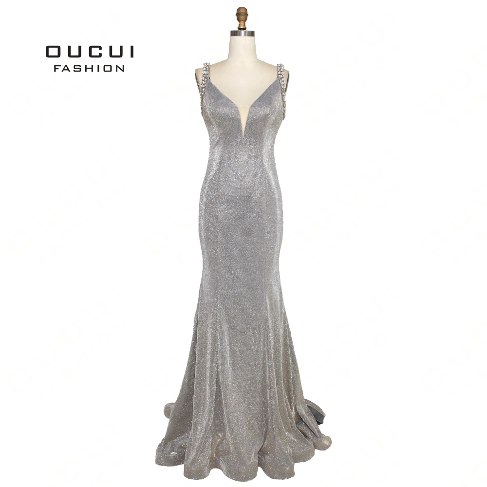 Серое блестящее платье без рукавов с бусинами вечернее v-образным вырезом и