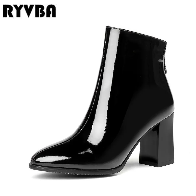 Женские ботильоны из лакированной кожи RYVBA Черные с острым носком на высоком