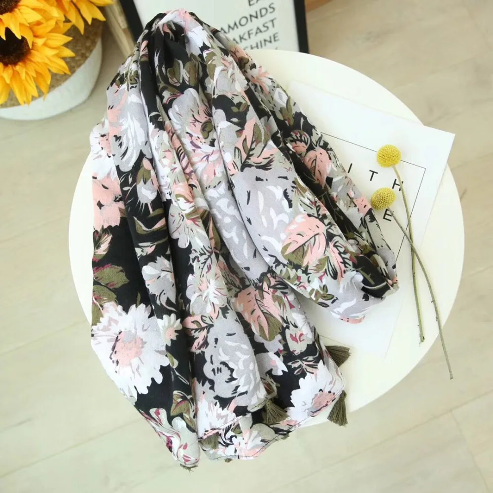 New arrival 2018 head scarf Spring style Muslim hijab flower print shawls and scarves floral viscose shawl wrap |
