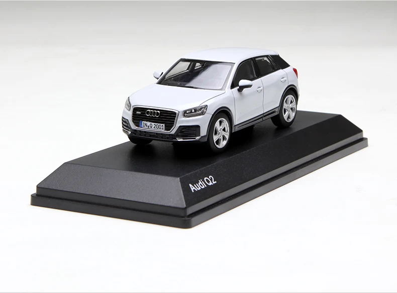 Коллекционная белая модель автомобиля Audi Q2 1/43 коллекционный подарок 2016|Наземный