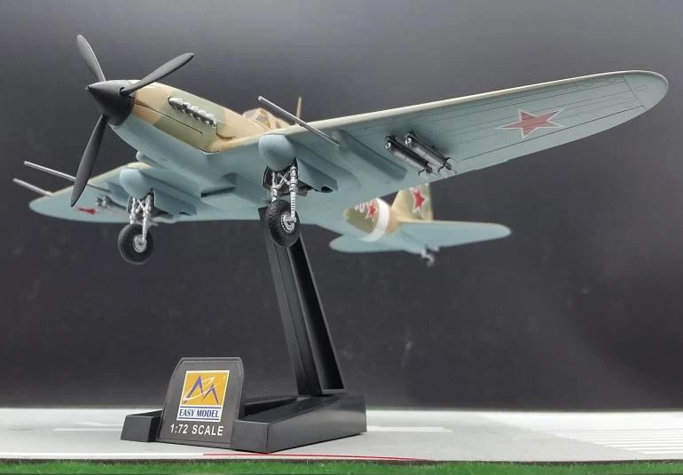 

TRUMPETER 1:72 Soviet Air Force in World War II IL-2M3 fighter model 36411 Favorite Model