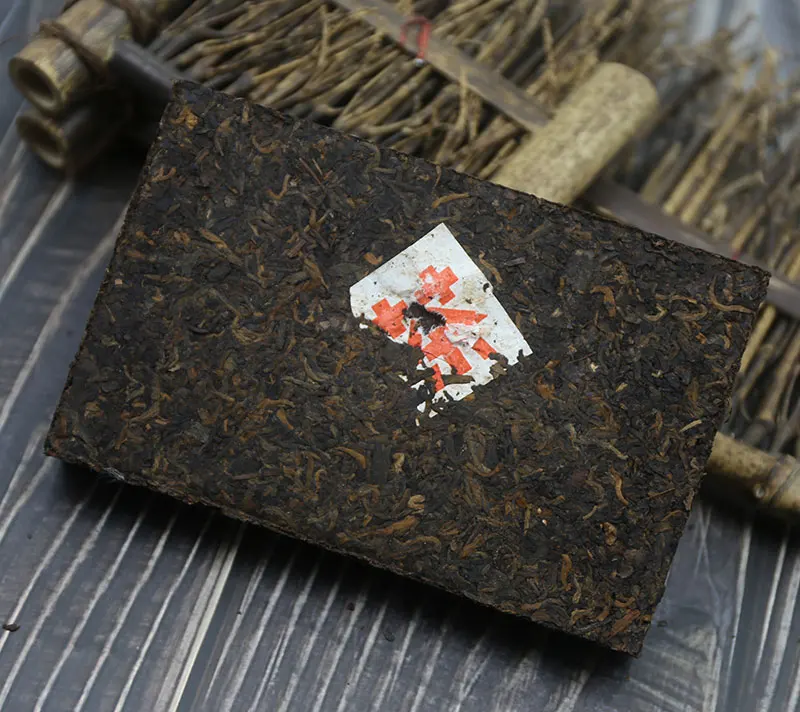 Буланг Маунтин 2006 Pu-erh старое дерево дворец спелый Pu-erh возраст Pu-erh кирпич 250 г