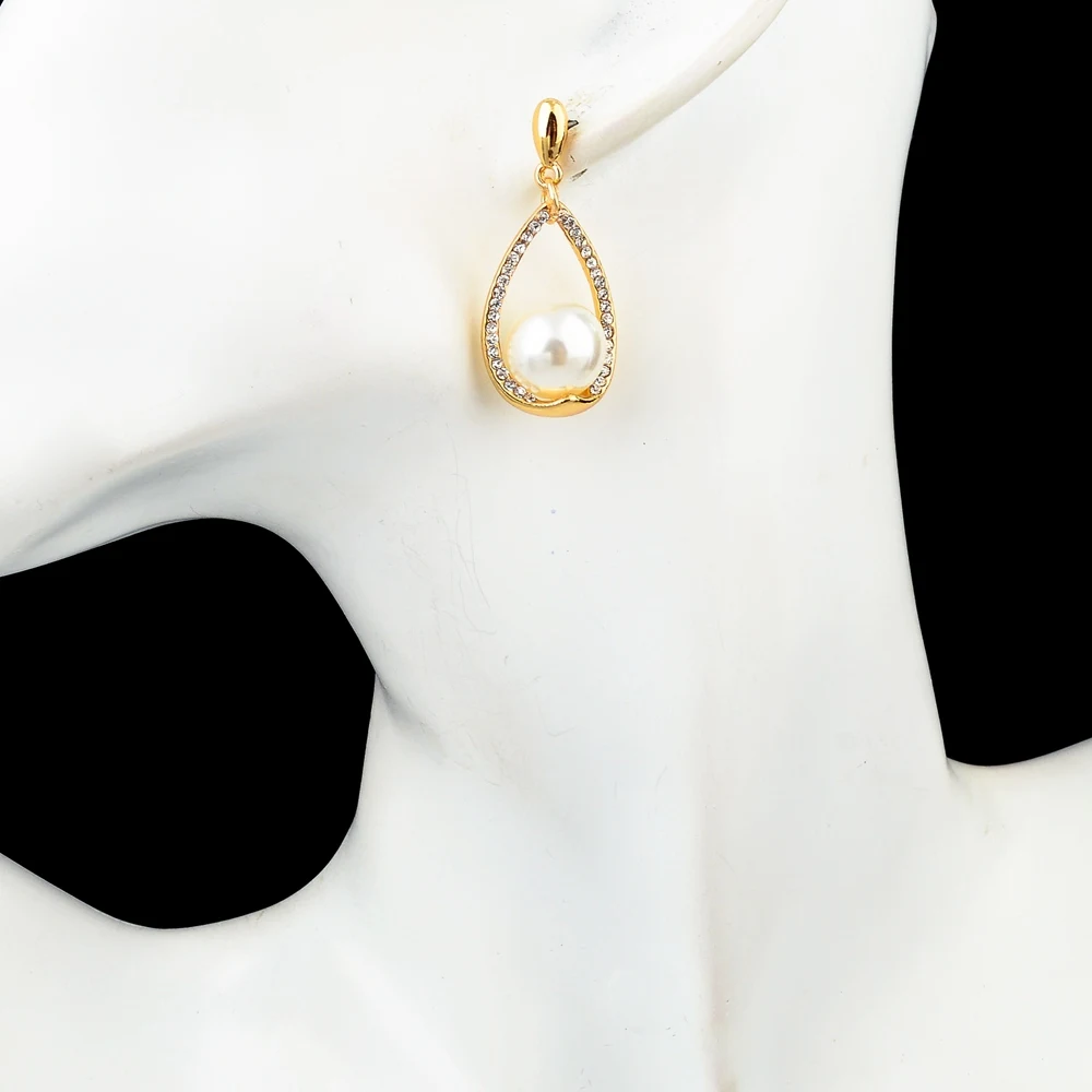 Женские серьги с искусственным жемчугом Szelam круглые золотистого цвета ювелирные