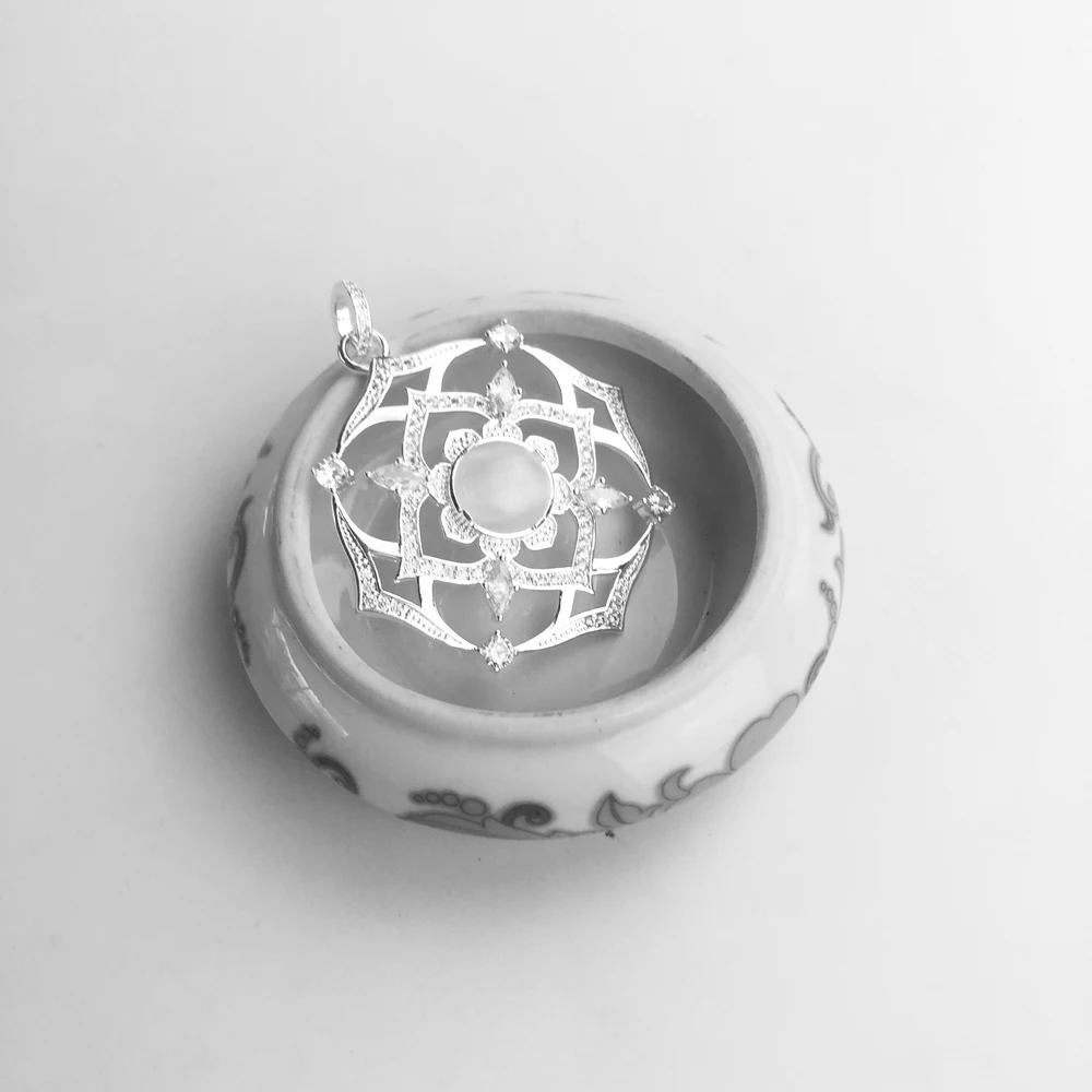 Цепочка с подвеской в виде цветка лотоса из серебра 925 пробы | Украшения и