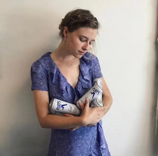 Женское короткое платье с v образным вырезом и открытой спиной летнее рюшами без