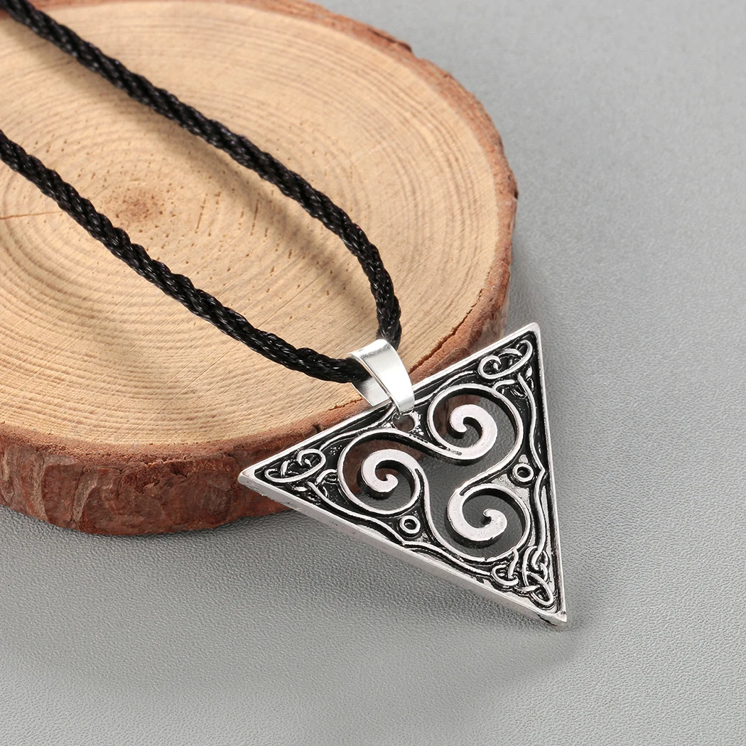 Винтажное ожерелье с треугольным кулоном Kinitial в стиле ретро со спиралью для