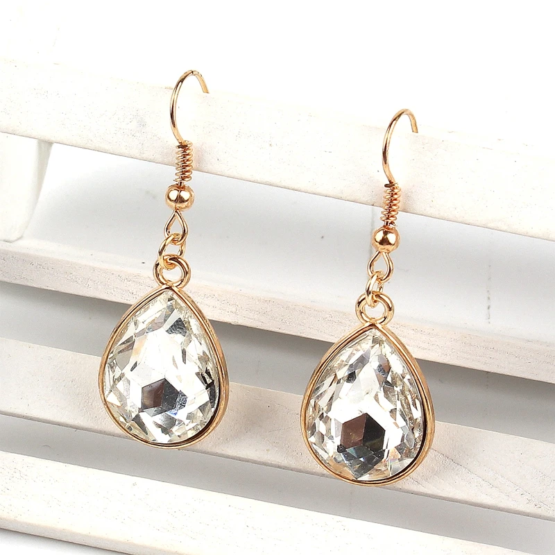 Ожерелье и серьги из розового золота с подвеской в виде капли воды модные