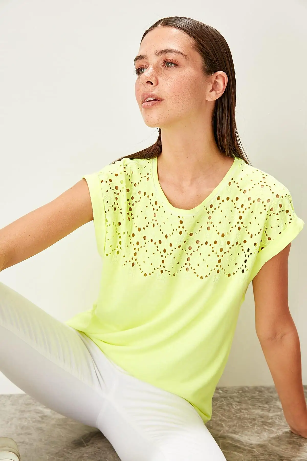 Trendyol желтая вышивка detayymi Flushing Basic трикотажные футболки TWOSS19FV0231|Футболки| |