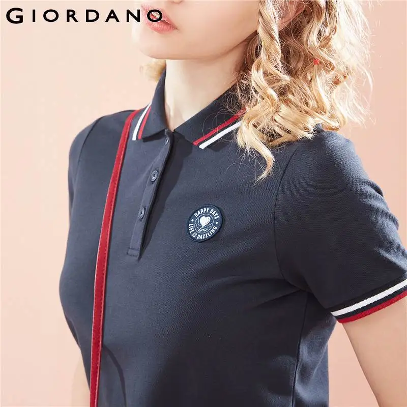 Giordano хлопковое платье Polo с вышивкой на груди выполнено из натурального хлопка и