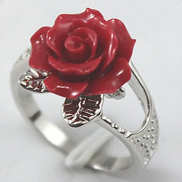 Ювелирные изделия кольцо с темно красным кораллом и гравировкой драгоценного