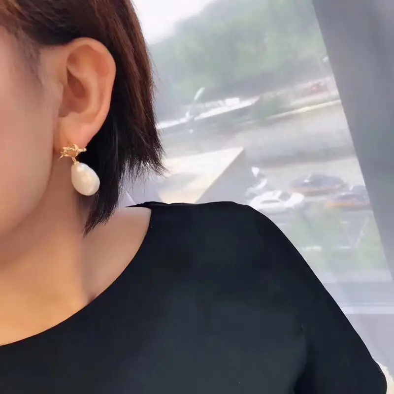 Женские серьги-гвоздики с натуральным жемчугом