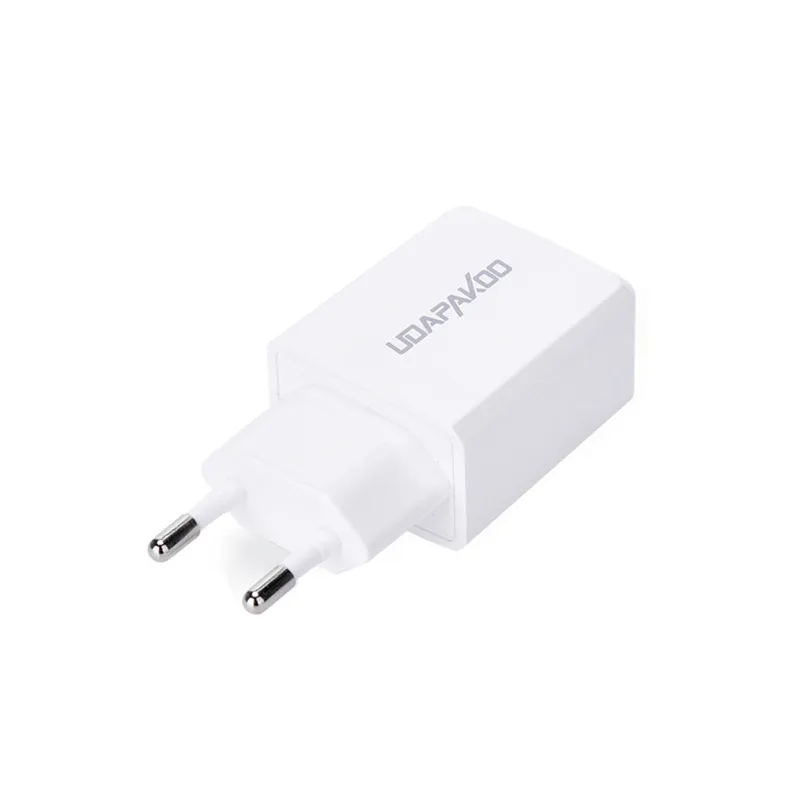Дорожное зарядное устройство с европейской вилкой и кабелем USB Type C для быстрой