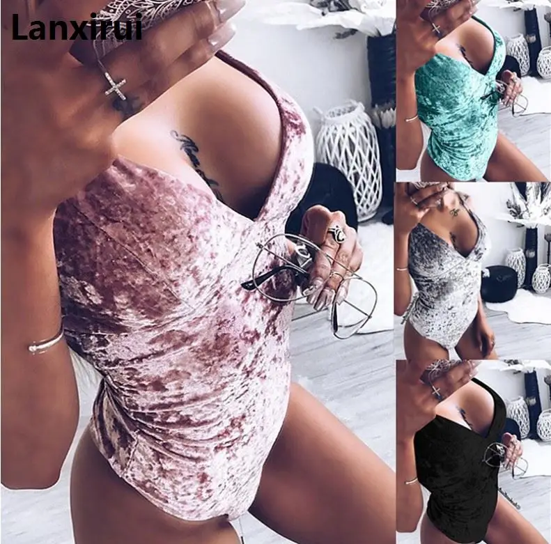 Женский облегающий бархатный комбинезон с открытой спиной и V образным