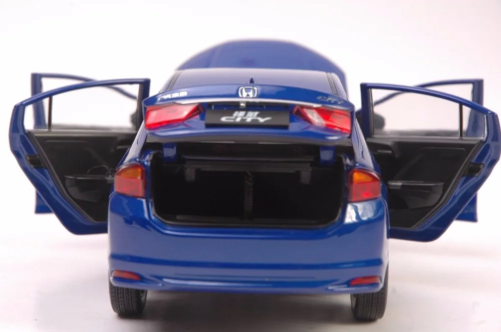 1:18 литая под давлением модель для Honda City синяя Игрушечная машина из сплава миниатюрная коллекция подарки ДЖАЗ Fit