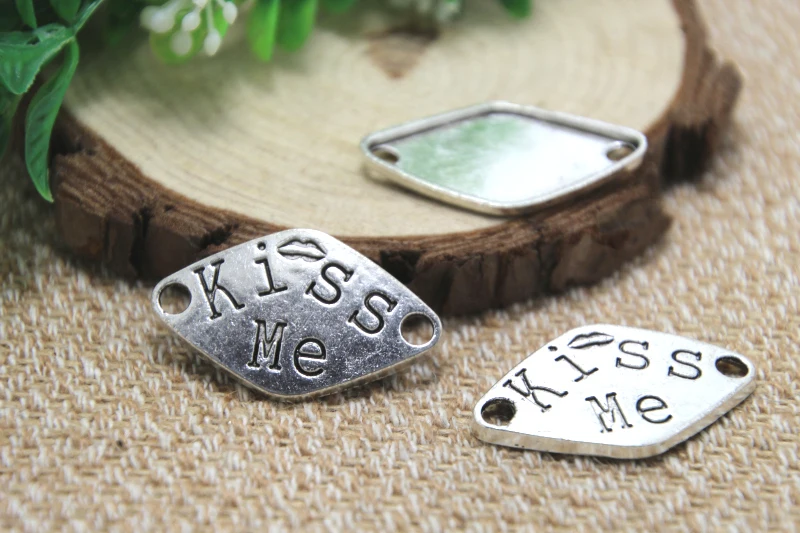 

12 шт.-подвески в античном стиле с надписью «kiss me», подвески с надписью «kiss me», соединитель 20x33 мм