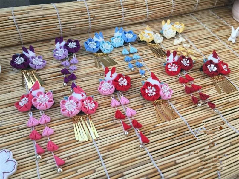 Заколка-кимоно ручной работы с цветами и кисточками | Тематическая одежда