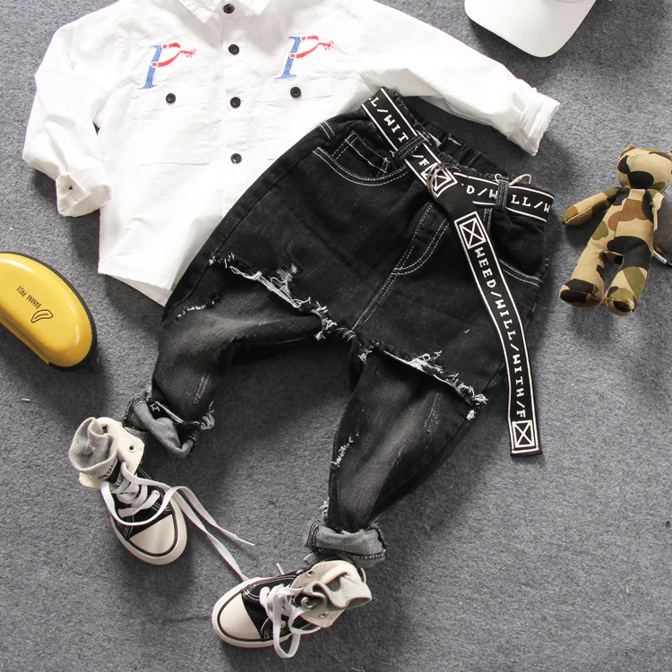 Новинка 2018 детские брюки с потертостями джинсовые для мальчиков ремнем модные