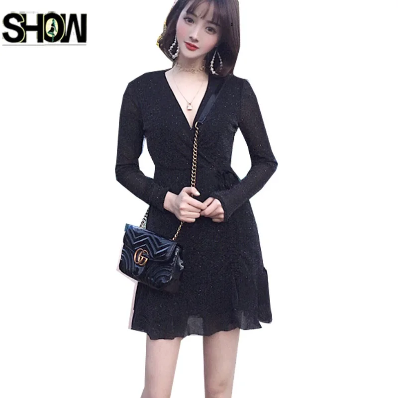 Женское мини-платье с длинным рукавом черное облегающее платье v-образным