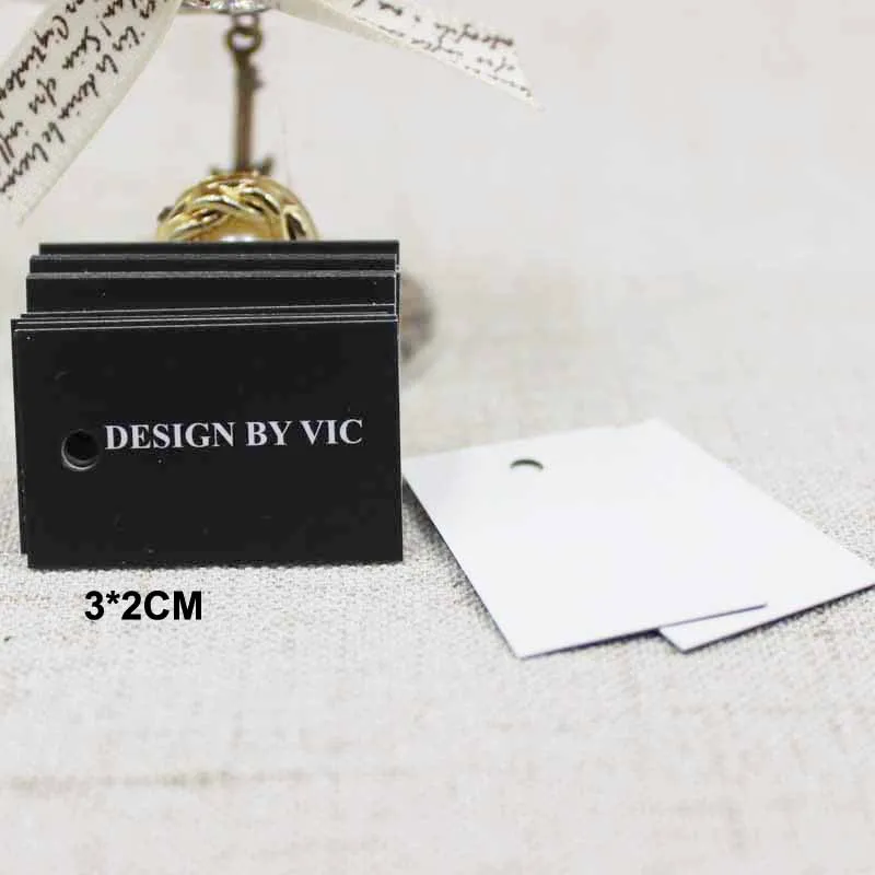 Изготовленный на заказ логотип картон глянец Черный с белым буквенным принтом 3*2