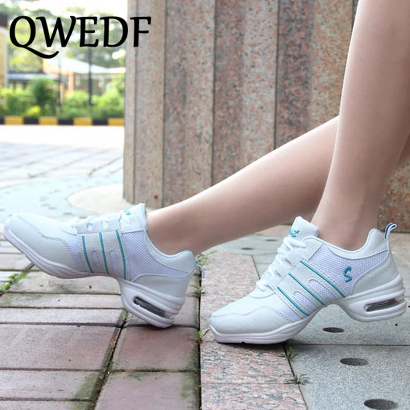 Женская обувь на не сужающемся книзу массивном 2019 кроссовки Модная женская
