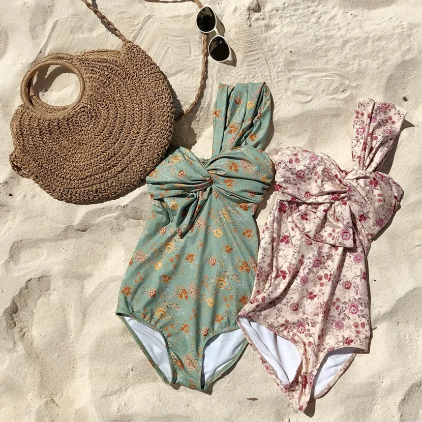 Женский слитный купальник на одно плечо мятно-зеленый Асимметричный с цветочным