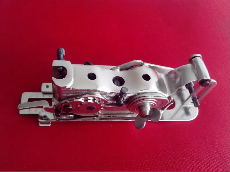 Прижимное устройство для фиксации лака с отверстиями замочной скважины бытовая