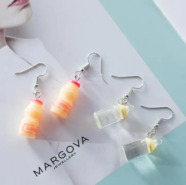 Оригинальные креативные серьги в виде бутылки с минеральной водой и йогуртом